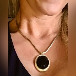 Gorgeous Trifari Gold Tone Necklace 18-20” w/ Black Onyx like oval pendant